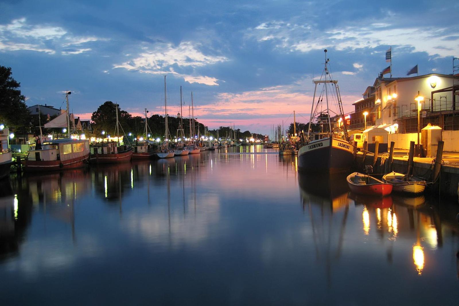 Doppelzimmer Brunch, Direkt Am Alten Strom Rostock Exteriör bild
